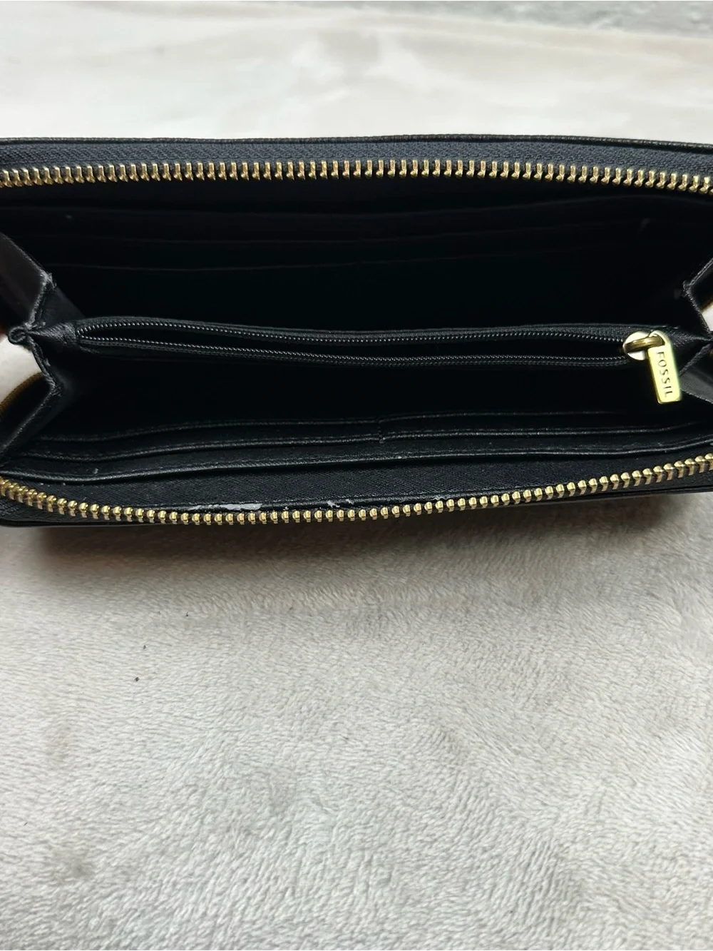 Fossil Black Cowhide Leather Zip Around Wallet Gold Hardware Pebbled Clutch